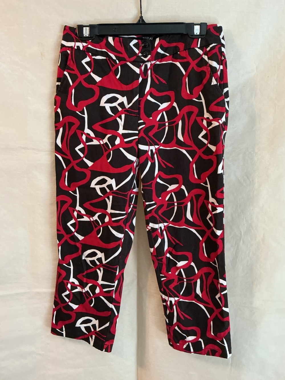 Tribal Black, Red & White Abstract Print Capris